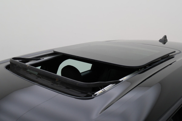 MINI Clubman 1.5 Cooper Automaat Knights Bridge Edition Leer, Panoramadak, Apple Carplay, Virtual Cockpit, LED, Cruise, Camera, 18''