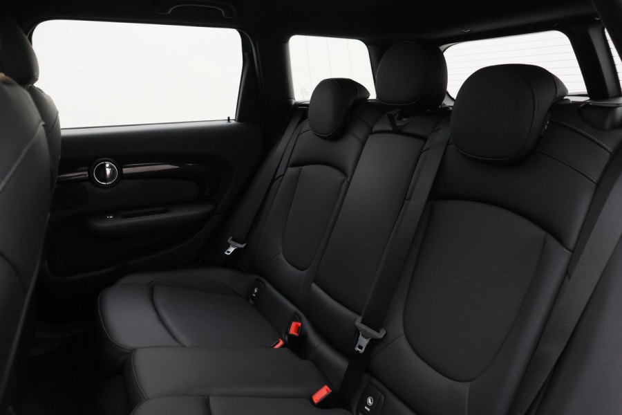 MINI Clubman 1.5 Cooper Automaat Knights Bridge Edition Leer, Panoramadak, Apple Carplay, Virtual Cockpit, LED, Cruise, Camera, 18''