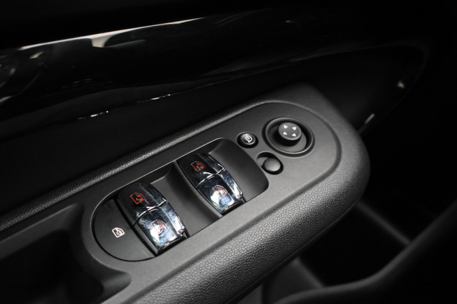 MINI Clubman 1.5 Cooper Automaat Knights Bridge Edition Leer, Panoramadak, Apple Carplay, Virtual Cockpit, LED, Cruise, Camera, 18''