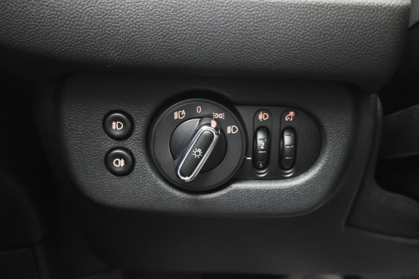 MINI Clubman 1.5 Cooper Automaat Knights Bridge Edition Leer, Panoramadak, Apple Carplay, Virtual Cockpit, LED, Cruise, Camera, 18''