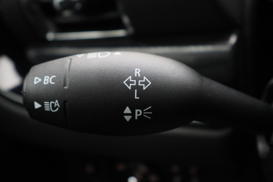 MINI Clubman 1.5 Cooper Automaat Knights Bridge Edition Leer, Panoramadak, Apple Carplay, Virtual Cockpit, LED, Cruise, Camera, 18''