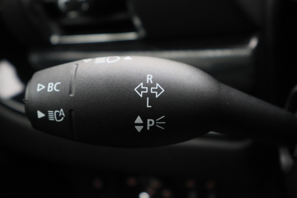 MINI Clubman 1.5 Cooper Automaat Knights Bridge Edition Leer, Panoramadak, Apple Carplay, Virtual Cockpit, LED, Cruise, Camera, 18''