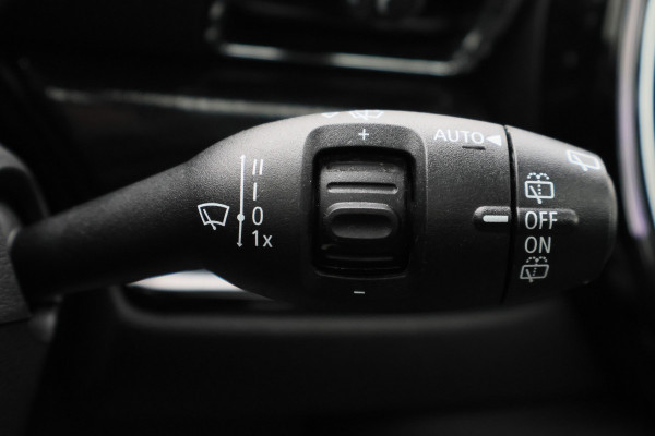 MINI Clubman 1.5 Cooper Automaat Knights Bridge Edition Leer, Panoramadak, Apple Carplay, Virtual Cockpit, LED, Cruise, Camera, 18''
