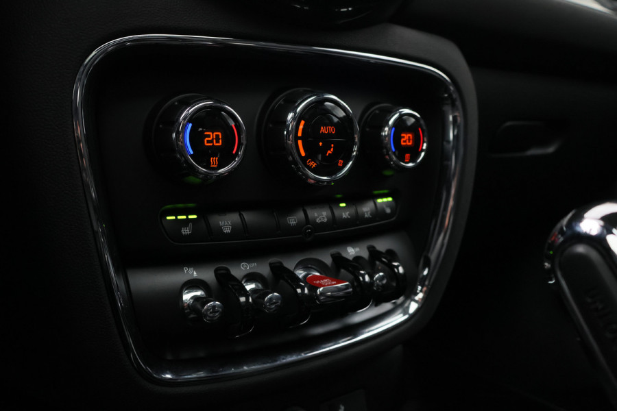 MINI Clubman 1.5 Cooper Automaat Knights Bridge Edition Leer, Panoramadak, Apple Carplay, Virtual Cockpit, LED, Cruise, Camera, 18''
