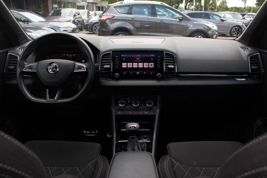Škoda Karoq 2.0 TSI 4x4 Sportline Business / NL Auto! / Trekhaak / Panoramadak / Camera / CarPlay / Keyless / 19'' / DAB / Cruise Control