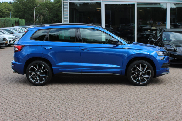 Škoda Karoq 2.0 TSI 4x4 Sportline Business / NL Auto! / Trekhaak / Panoramadak / Camera / CarPlay / Keyless / 19'' / DAB / Cruise Control