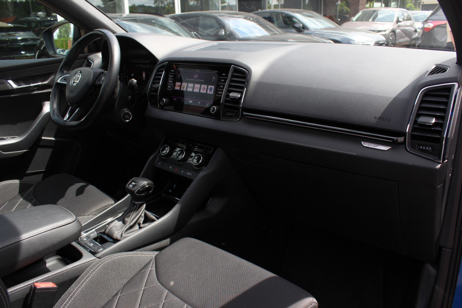 Škoda Karoq 2.0 TSI 4x4 Sportline Business / NL Auto! / Trekhaak / Panoramadak / Camera / CarPlay / Keyless / 19'' / DAB / Cruise Control