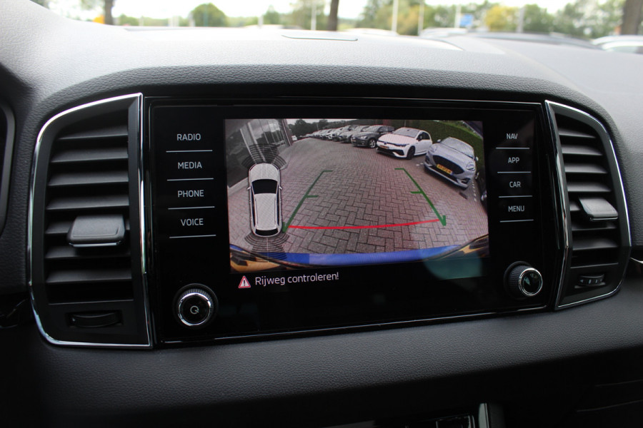 Škoda Karoq 2.0 TSI 4x4 Sportline Business / NL Auto! / Trekhaak / Panoramadak / Camera / CarPlay / Keyless / 19'' / DAB / Cruise Control