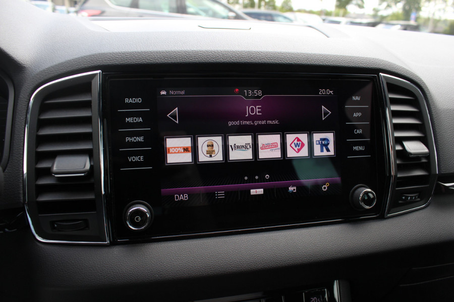 Škoda Karoq 2.0 TSI 4x4 Sportline Business / NL Auto! / Trekhaak / Panoramadak / Camera / CarPlay / Keyless / 19'' / DAB / Cruise Control