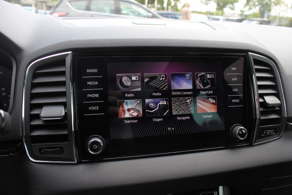 Škoda Karoq 2.0 TSI 4x4 Sportline Business / NL Auto! / Trekhaak / Panoramadak / Camera / CarPlay / Keyless / 19'' / DAB / Cruise Control