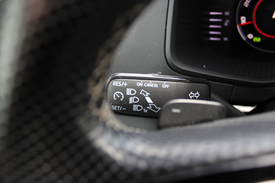 Škoda Karoq 2.0 TSI 4x4 Sportline Business / NL Auto! / Trekhaak / Panoramadak / Camera / CarPlay / Keyless / 19'' / DAB / Cruise Control