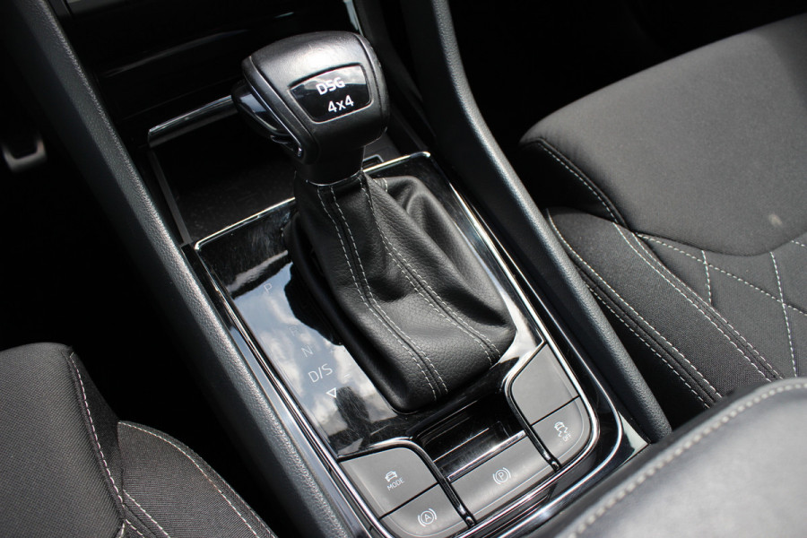 Škoda Karoq 2.0 TSI 4x4 Sportline Business / NL Auto! / Trekhaak / Panoramadak / Camera / CarPlay / Keyless / 19'' / DAB / Cruise Control