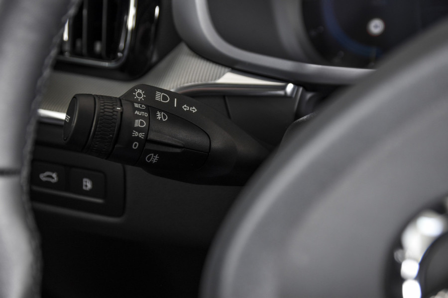 Volvo XC60 2.0 T6 Plug-in hybrid AWD Ultra Black Edition | S/K-Panodak | Elek. Trekhaak | Alarmklasse 3 | Dig. Cockpit | Adapt. Cruise | Memory Stoelen | Elek. Klep | Stoel-+stuurverw. | Camera | NAV+App. Connect | ECC | LM 21" | 0210