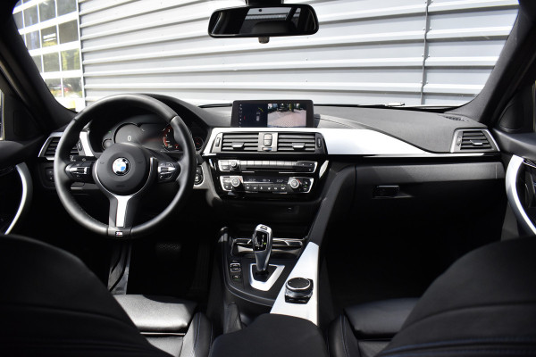 BMW 3 Serie Touring 320i M Sport Shadow | Virtual Cockpit | Achteruitrijcamera | Groot Navi | HiFi |