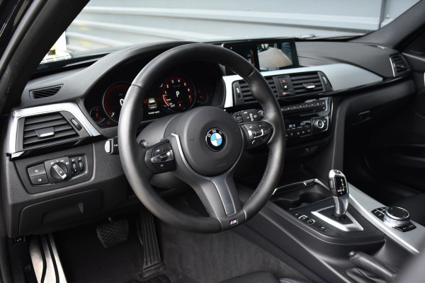 BMW 3 Serie Touring 320i M Sport Shadow | Virtual Cockpit | Achteruitrijcamera | Groot Navi | HiFi |