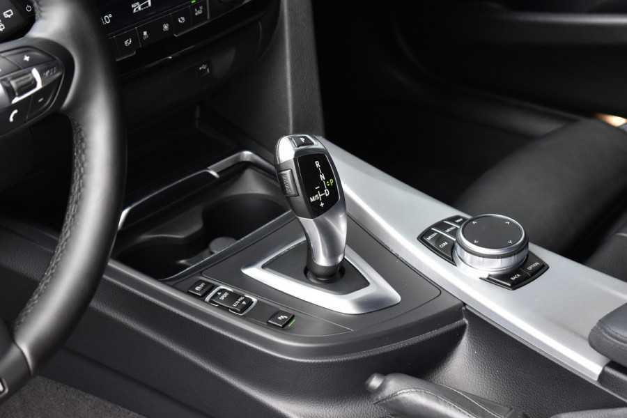 BMW 3 Serie Touring 320i M Sport Shadow | Virtual Cockpit | Achteruitrijcamera | Groot Navi | HiFi |