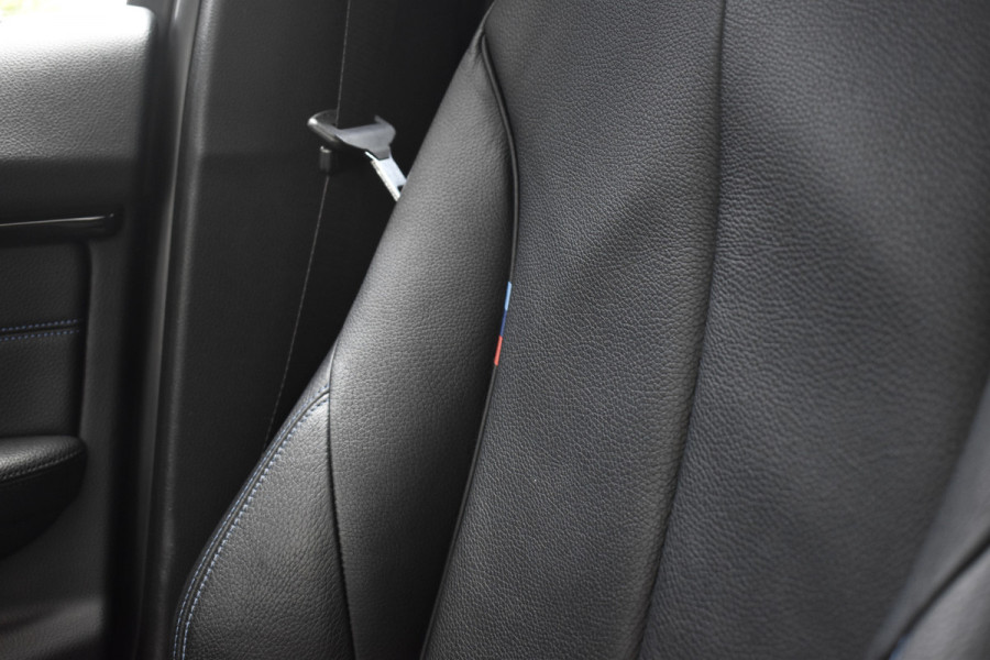 BMW 3 Serie Touring 320i M Sport Shadow | Virtual Cockpit | Achteruitrijcamera | Groot Navi | HiFi |