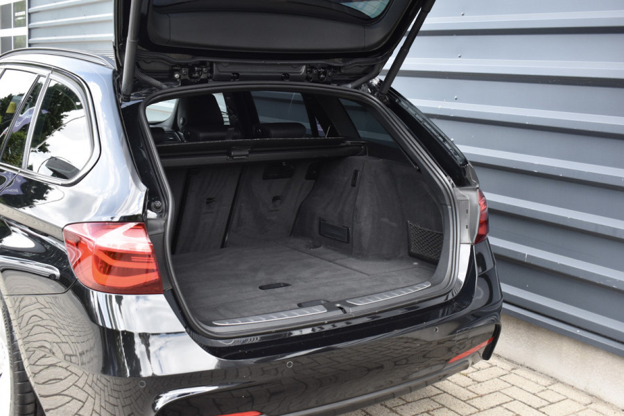 BMW 3 Serie Touring 320i M Sport Shadow | Virtual Cockpit | Achteruitrijcamera | Groot Navi | HiFi |