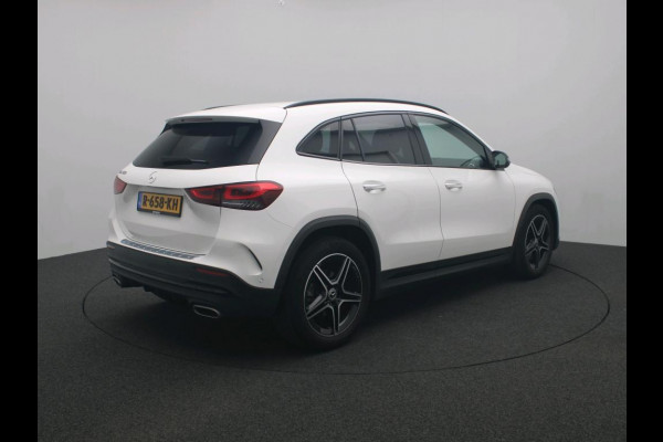 Mercedes-Benz GLA 180 AMG Line Premium | Night Pakket | Ledkoplampen | Parkeerpakket met achteruitrijcamera | Sfeerverlichting. Inclusief 24 maanden Mercedes-Benz Certified garantie voor Europa.