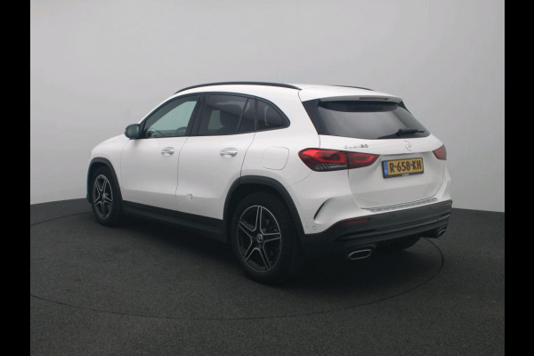 Mercedes-Benz GLA 180 AMG Line Premium | Night Pakket | Ledkoplampen | Parkeerpakket met achteruitrijcamera | Sfeerverlichting. Inclusief 24 maanden Mercedes-Benz Certified garantie voor Europa.