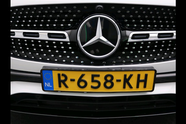 Mercedes-Benz GLA 180 AMG Line Premium | Night Pakket | Ledkoplampen | Parkeerpakket met achteruitrijcamera | Sfeerverlichting. Inclusief 24 maanden Mercedes-Benz Certified garantie voor Europa.