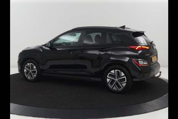 Hyundai Kona EV Premium 64 KWh | SOH 96.2% | Leder | Trekhaak | Head-up | Stoelventilatie | Stuur/stoel verwarming | Adaptive cruise | Camera | Park assist | Carplay | Dodehoek detectie | Krell sound |