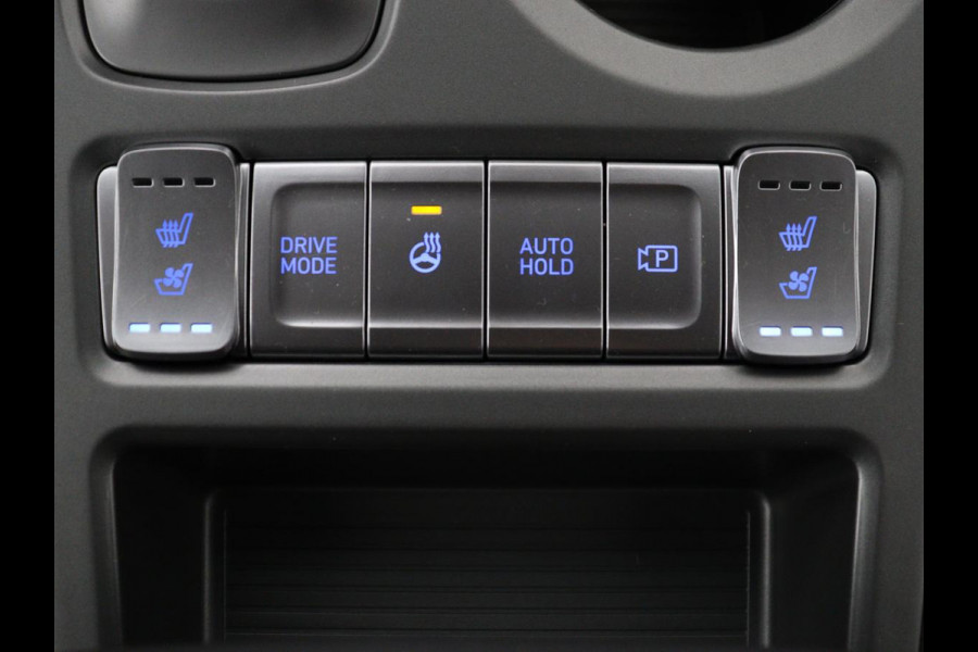 Hyundai Kona EV Premium 64 KWh | SOH 96.2% | Leder | Trekhaak | Head-up | Stoelventilatie | Stuur/stoel verwarming | Adaptive cruise | Camera | Park assist | Carplay | Dodehoek detectie | Krell sound |
