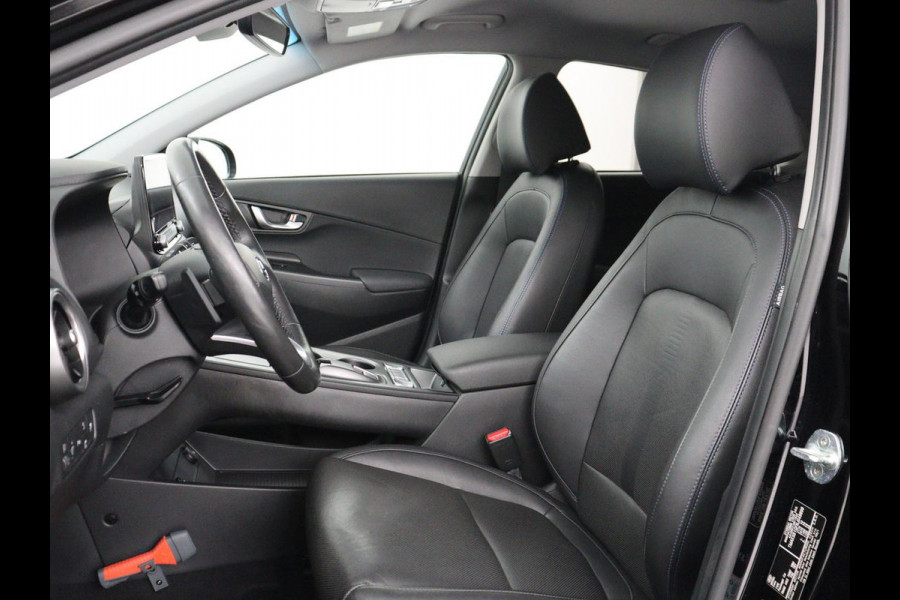 Hyundai Kona EV Premium 64 KWh | SOH 96.2% | Leder | Trekhaak | Head-up | Stoelventilatie | Stuur/stoel verwarming | Adaptive cruise | Camera | Park assist | Carplay | Dodehoek detectie | Krell sound |