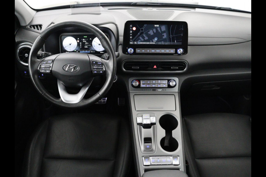 Hyundai Kona EV Premium 64 KWh | SOH 96.2% | Leder | Trekhaak | Head-up | Stoelventilatie | Stuur/stoel verwarming | Adaptive cruise | Camera | Park assist | Carplay | Dodehoek detectie | Krell sound |