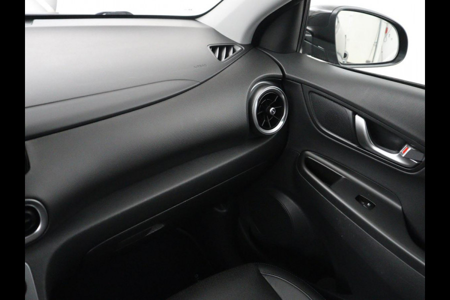 Hyundai Kona EV Premium 64 KWh | SOH 96.2% | Leder | Trekhaak | Head-up | Stoelventilatie | Stuur/stoel verwarming | Adaptive cruise | Camera | Park assist | Carplay | Dodehoek detectie | Krell sound |