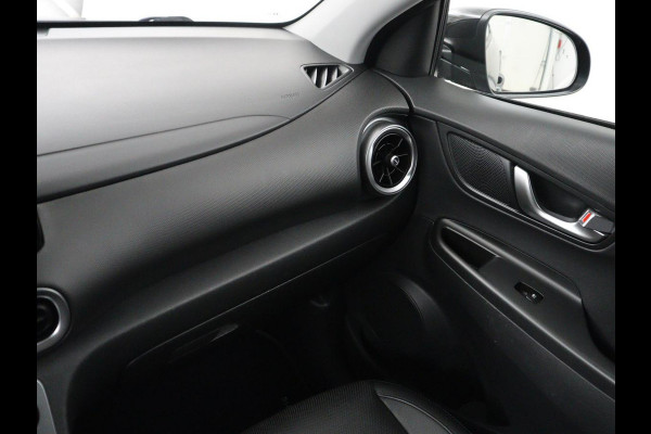 Hyundai Kona EV Premium 64 KWh | SOH 96.2% | Leder | Trekhaak | Head-up | Stoelventilatie | Stuur/stoel verwarming | Adaptive cruise | Camera | Park assist | Carplay | Dodehoek detectie | Krell sound |