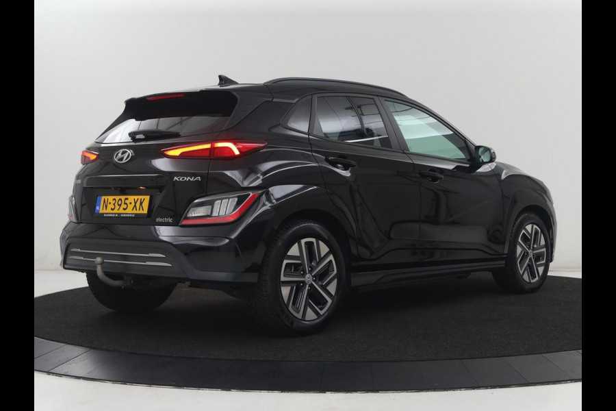 Hyundai Kona EV Premium 64 KWh | SOH 96.2% | Leder | Trekhaak | Head-up | Stoelventilatie | Stuur/stoel verwarming | Adaptive cruise | Camera | Park assist | Carplay | Dodehoek detectie | Krell sound |