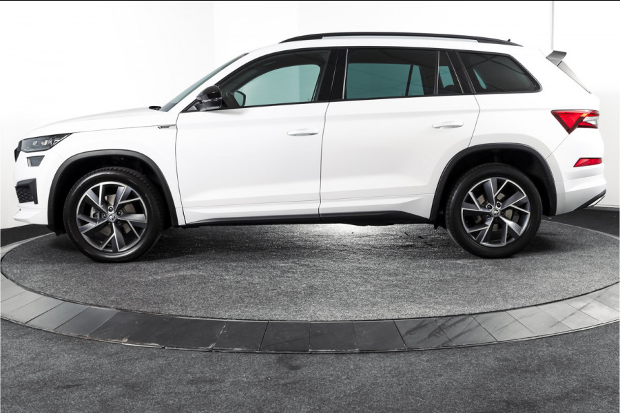 Škoda Kodiaq 1.5 TSI 150 PK Sportline Business Orig. NL | Elek. Trekhaak | Dig. Cockpit | Adapt. Cruise | Stoelverw. | PDC | Camera | NAV + App. Connect | ECC | Elek. Klep | LM 19" |