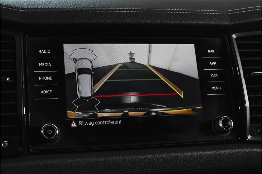 Škoda Kodiaq 1.5 TSI 150 PK Sportline Business Orig. NL | Elek. Trekhaak | Dig. Cockpit | Adapt. Cruise | Stoelverw. | PDC | Camera | NAV + App. Connect | ECC | Elek. Klep | LM 19" |