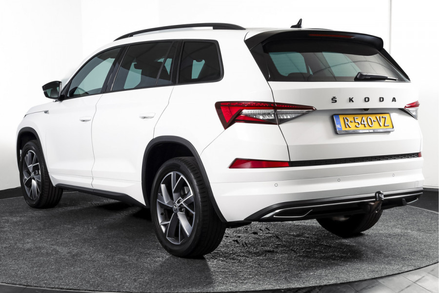 Škoda Kodiaq 1.5 TSI 150 PK Sportline Business Orig. NL | Elek. Trekhaak | Dig. Cockpit | Adapt. Cruise | Stoelverw. | PDC | Camera | NAV + App. Connect | ECC | Elek. Klep | LM 19" |