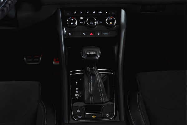 Škoda Kodiaq 1.5 TSI 150 PK Sportline Business Orig. NL | Elek. Trekhaak | Dig. Cockpit | Adapt. Cruise | Stoelverw. | PDC | Camera | NAV + App. Connect | ECC | Elek. Klep | LM 19" |