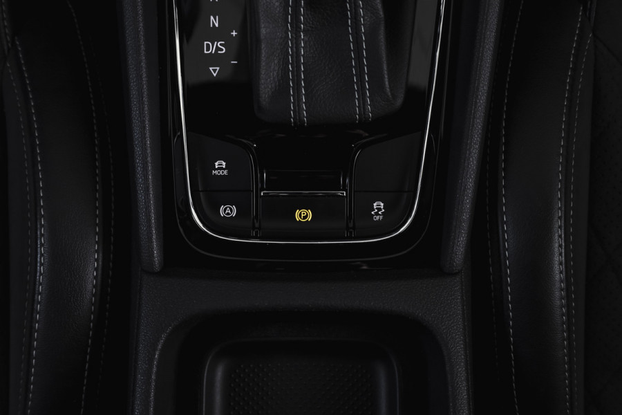 Škoda Kodiaq 1.5 TSI 150 PK Sportline Business Orig. NL | Elek. Trekhaak | Dig. Cockpit | Adapt. Cruise | Stoelverw. | PDC | Camera | NAV + App. Connect | ECC | Elek. Klep | LM 19" |