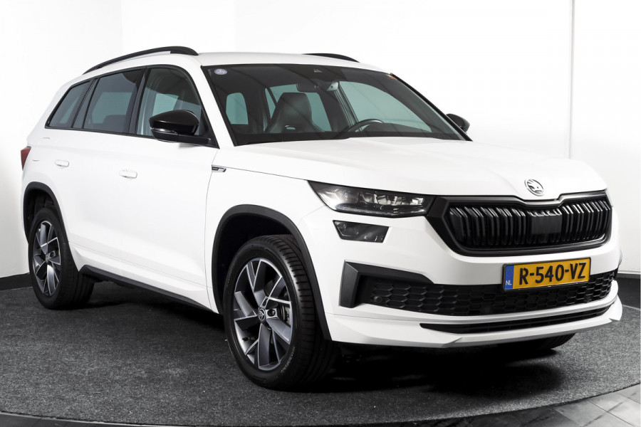 Škoda Kodiaq 1.5 TSI 150 PK Sportline Business Orig. NL | Elek. Trekhaak | Dig. Cockpit | Adapt. Cruise | Stoelverw. | PDC | Camera | NAV + App. Connect | ECC | Elek. Klep | LM 19" |
