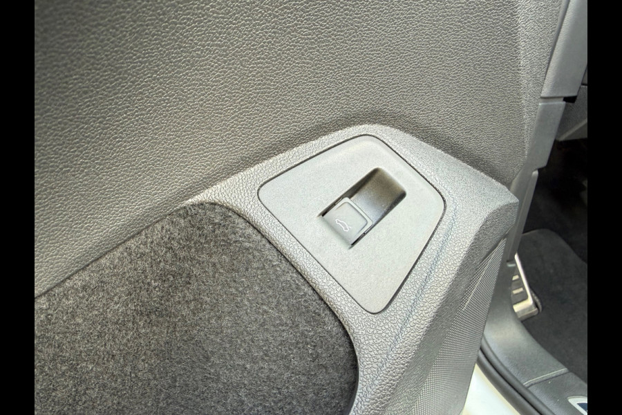 Volkswagen Tiguan 1.5 TSI ACT Highline Business R - Pano/Schuifdak- Leder - Navi - Afn.Trekhaak - Virt.Cockpit