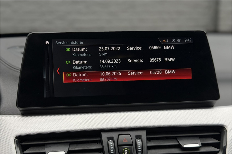 BMW X1 xDrive25e M-Sport | Sportleder | Memory | H/K | Head-Up | Camera | Comfort Acces | 35X op Voorraad