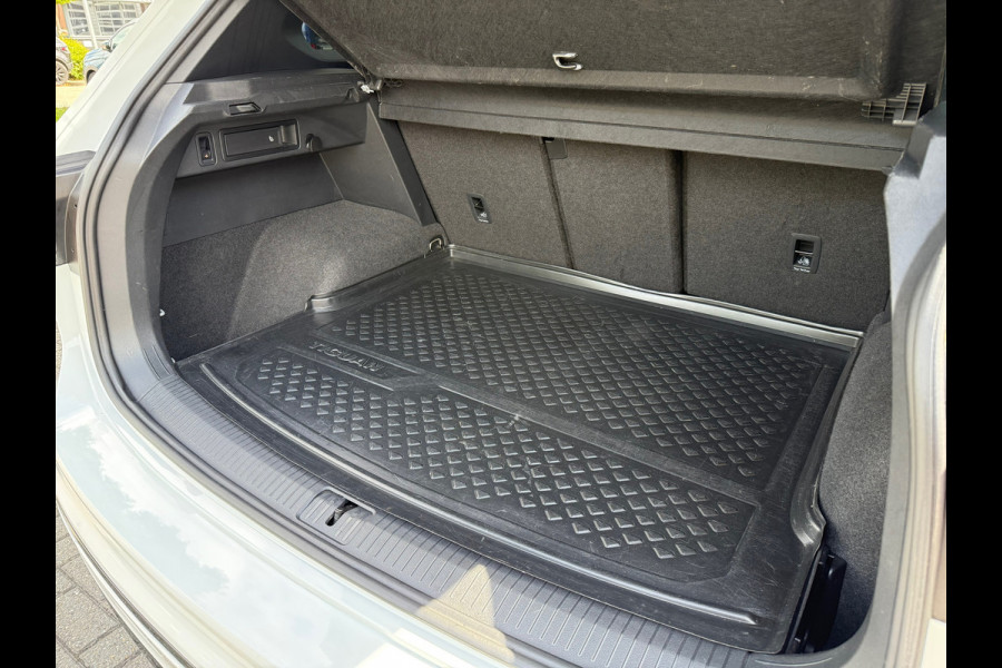 Volkswagen Tiguan 1.5 TSI ACT Highline Business R - Pano/Schuifdak- Leder - Navi - Afn.Trekhaak - Virt.Cockpit