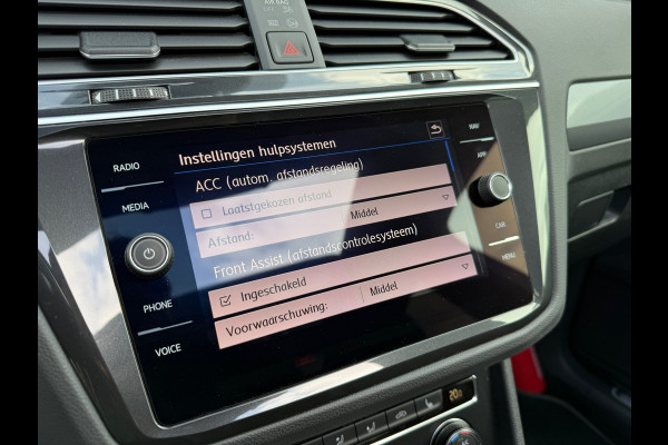 Volkswagen Tiguan 1.5 TSI ACT Highline Business R - Pano/Schuifdak- Leder - Navi - Afn.Trekhaak - Virt.Cockpit