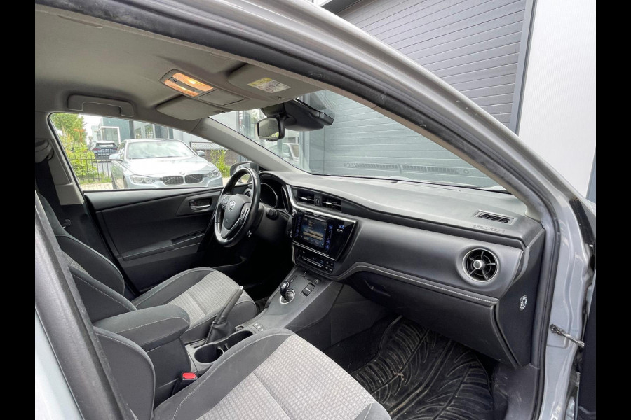 Toyota Auris 1.8 Hybrid Black Edition / NARDO GREY / AUTOMAT