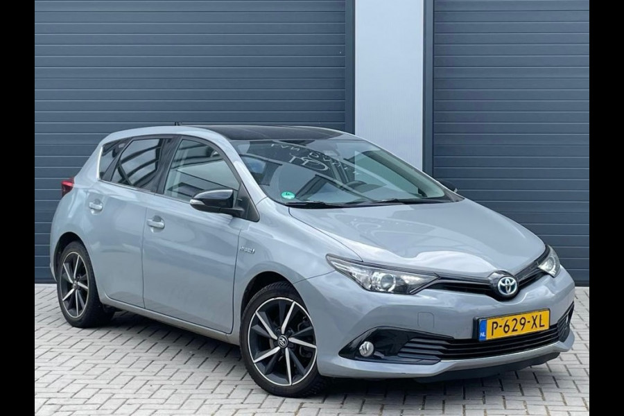 Toyota Auris 1.8 Hybrid Black Edition / NARDO GREY / AUTOMAT