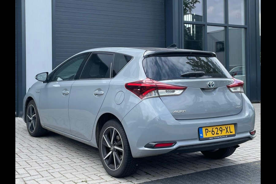 Toyota Auris 1.8 Hybrid Black Edition / NARDO GREY / AUTOMAT