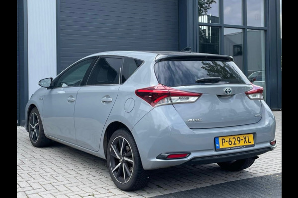 Toyota Auris 1.8 Hybrid Black Edition / NARDO GREY / AUTOMAT