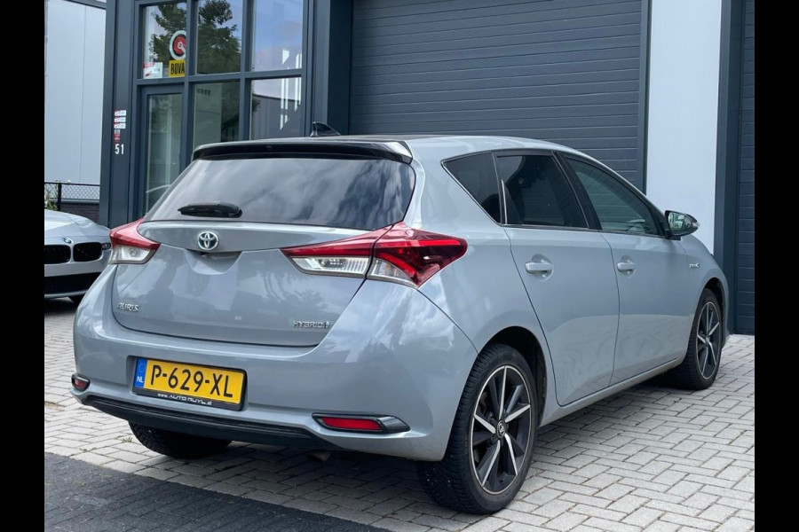 Toyota Auris 1.8 Hybrid Black Edition / NARDO GREY / AUTOMAT