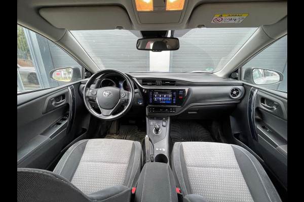 Toyota Auris 1.8 Hybrid Black Edition / NARDO GREY / AUTOMAT