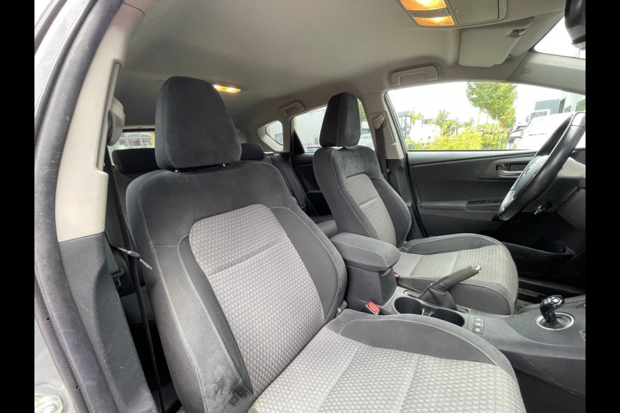 Toyota Auris 1.8 Hybrid Black Edition / NARDO GREY / AUTOMAT