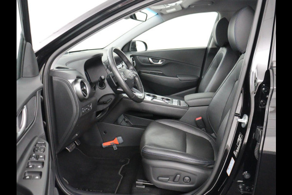 Hyundai Kona EV Premium 64 KWh | SOH 96.2% | Leder | Trekhaak | Head-up | Stoelventilatie | Stuur/stoel verwarming | Adaptive cruise | Camera | Park assist | Carplay | Dodehoek detectie | Krell sound |